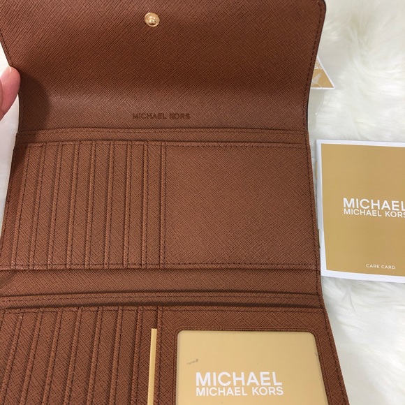 ❗️Sold❗️Michael Kors Large Trifold Wallet - Picture 5 of 8